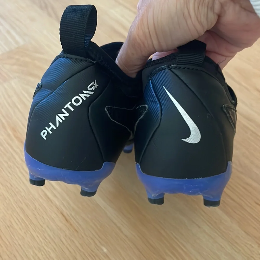 Youth Nike Phantom Ghost Slip On sock up soccer cleats, size 1.5 - Picture 3 of 9